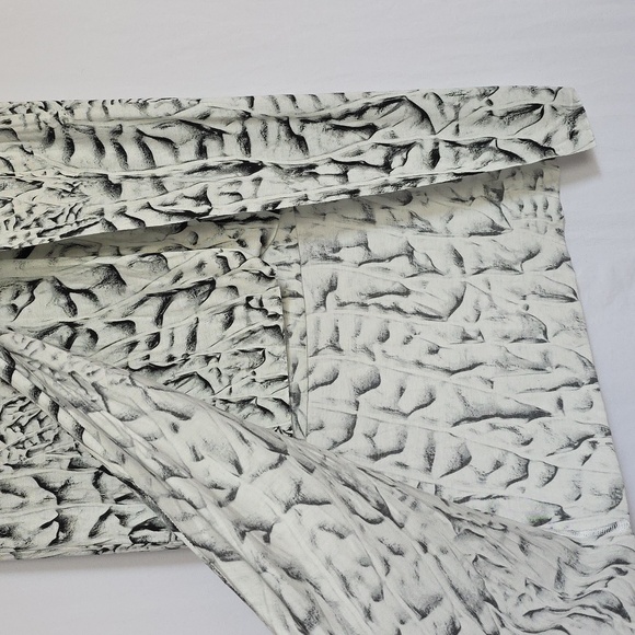 Helmut Lang Black & White Faux Wrap Skirt. Size Small - Picture 4 of 10